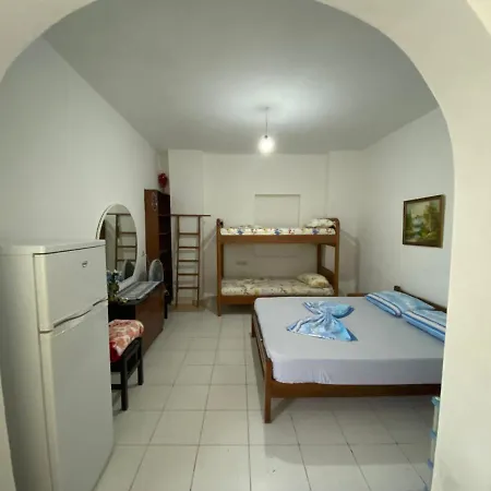 Homestay Pineside Himare