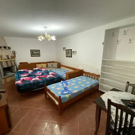 Pineside Homestay szállás Himara