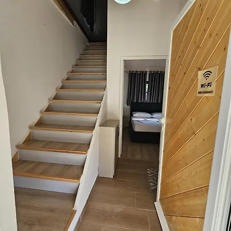 Pineside Homestay szállás Himara