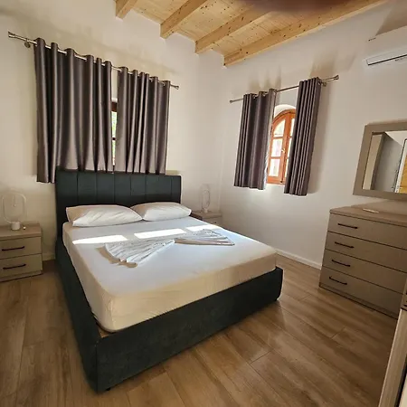 Pineside Homestay szállás Himara